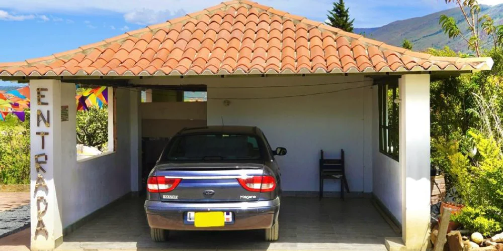 ZONA DE PARQUEO - Hostal Madre Tierra en Villa de Leyva