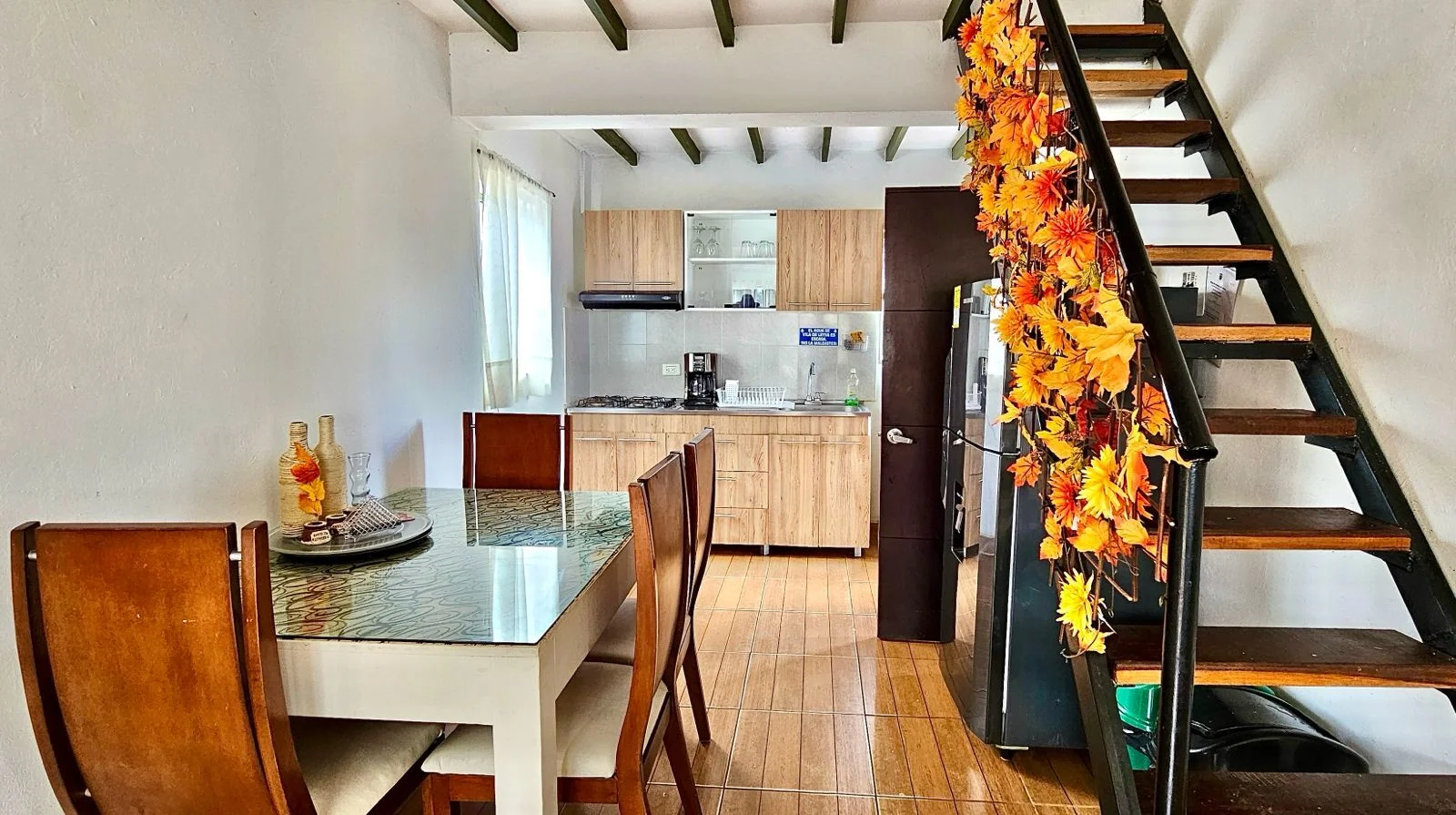 COCINA Y COMEDOR - Hostal Madre Tierra en Villa de Leyva